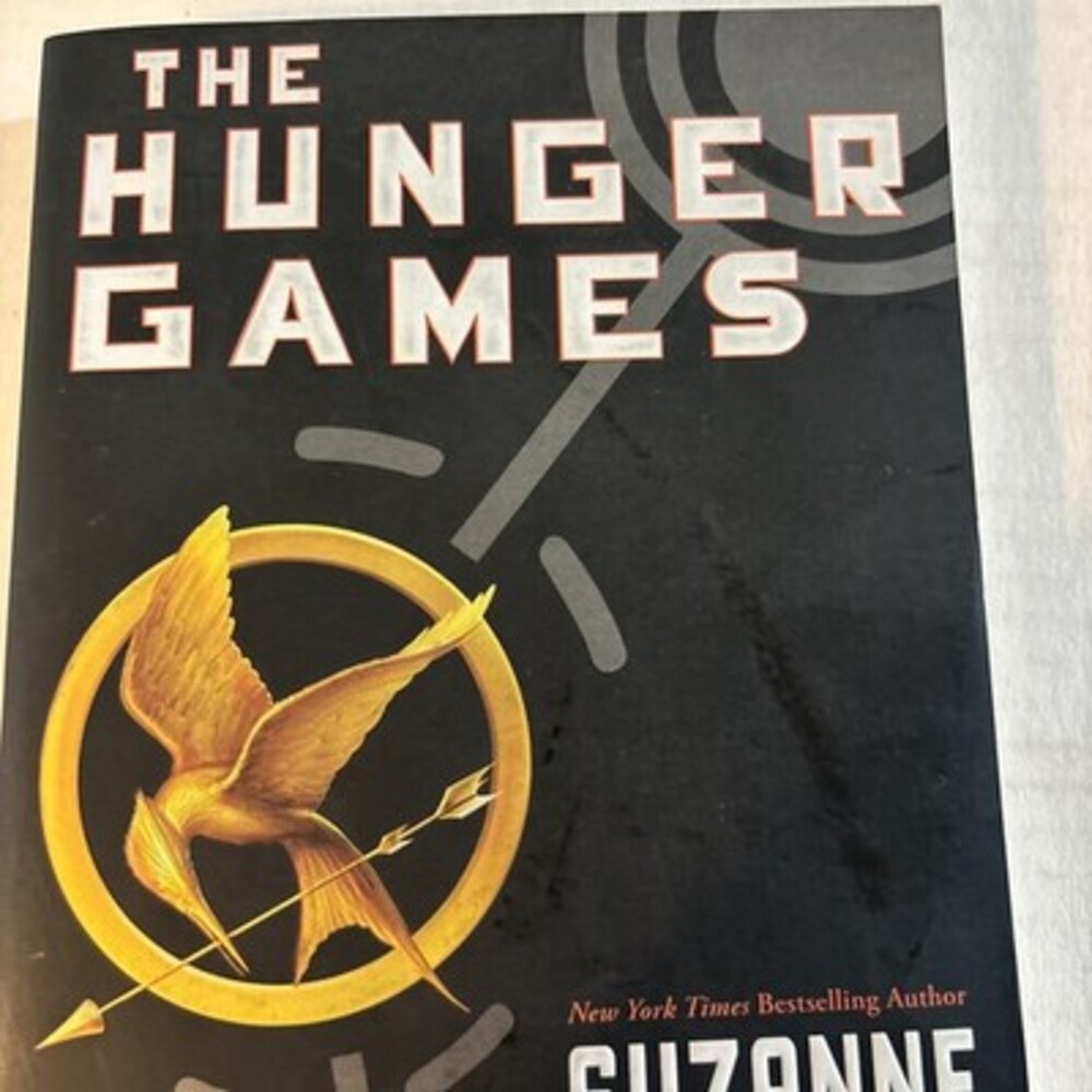 Hunger Games (Hunger Games, Book One) by Suzanne Collins (2010, Trade Paperback)